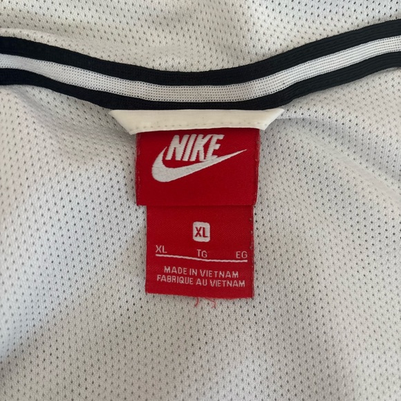 Nike Men's White Windbreaker Jacket Black & White Lightweight Spring/Summer - Picture 4 of 10